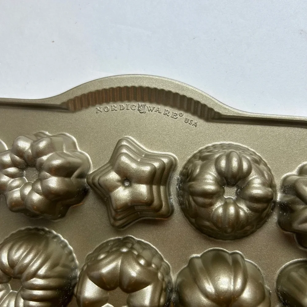 Nordic Ware Bundt Teacake & Candies Pan 30 Cavity Gold‎ Cast Aluminum 2.5 Cup